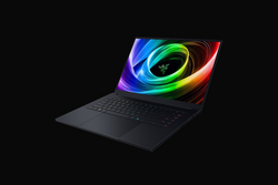 Razer Blade 16 RTX 5080 16GB/QHD+ OLED 240Hz Ryzen AI 9 365/64GB DDR5/2TB SSD/W11 Home